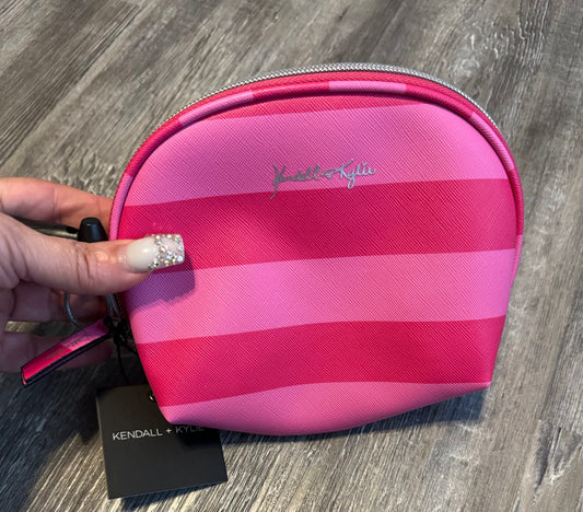 Makeup Bag By Clothes Mentor  Size: Small