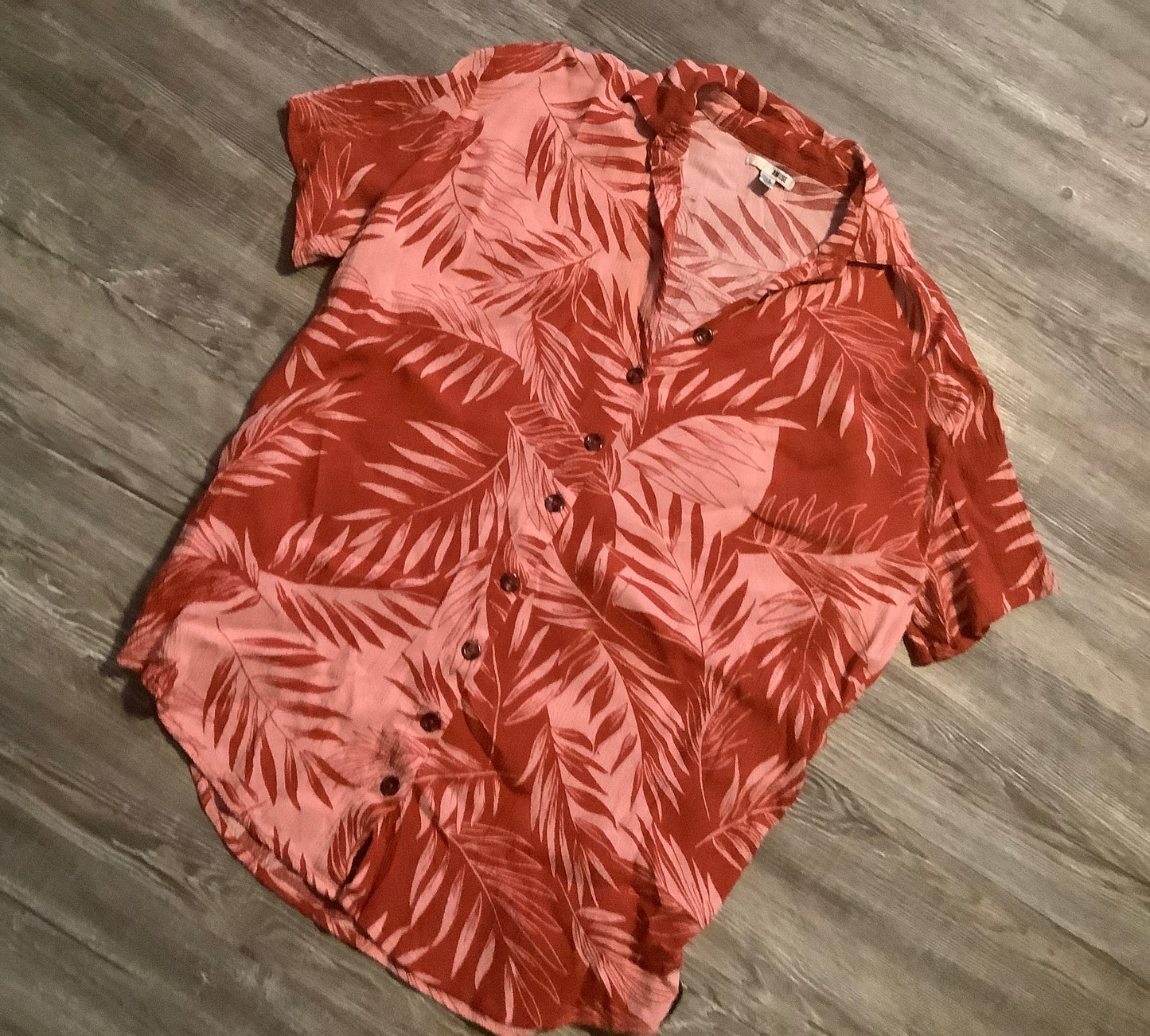 Red Top Short Sleeve Clothes Mentor, Size S