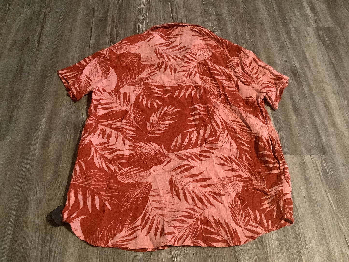 Red Top Short Sleeve Clothes Mentor, Size S