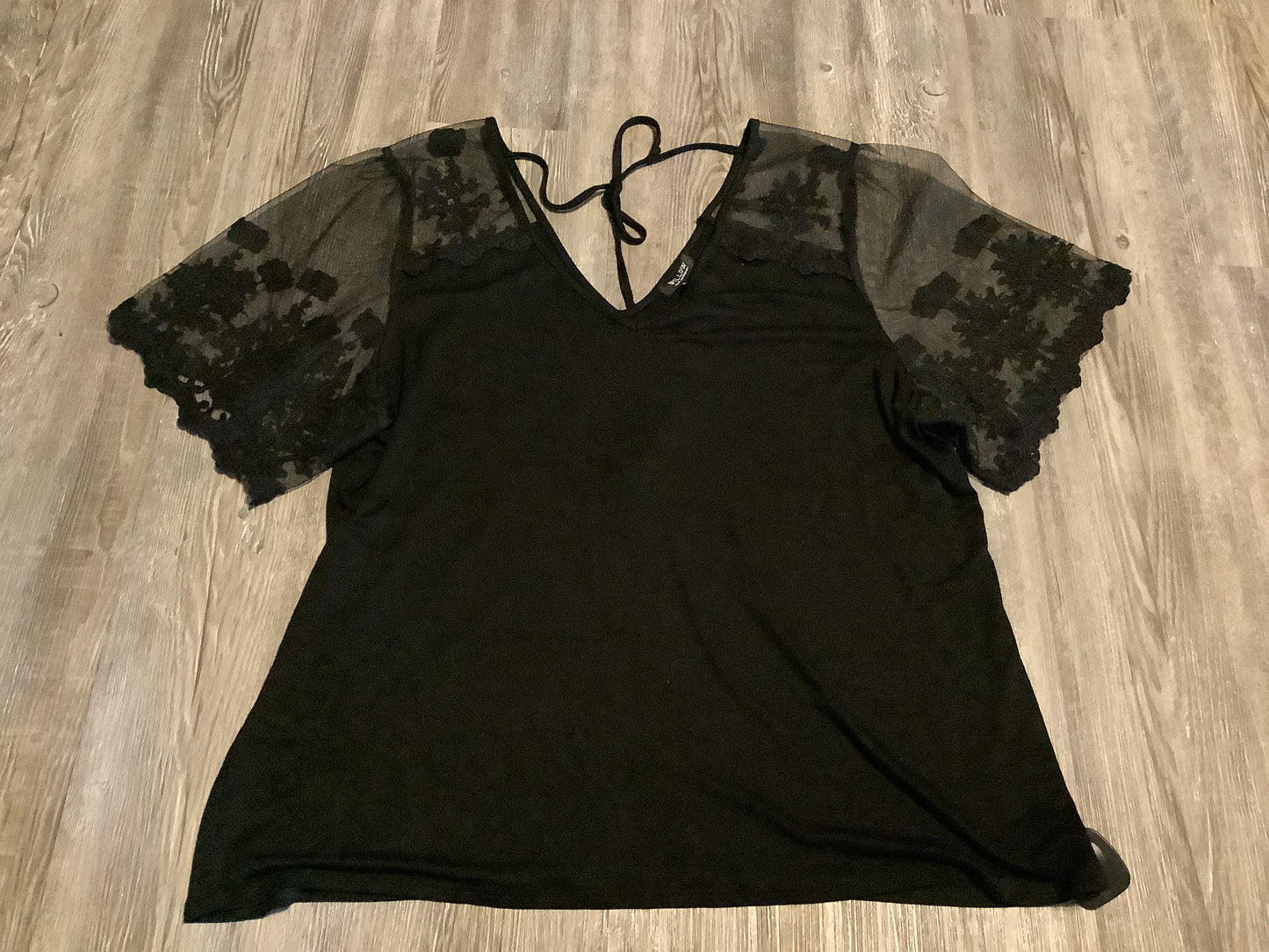 Top Short Sleeve By Clothes Mentor In Black, Size: 2x