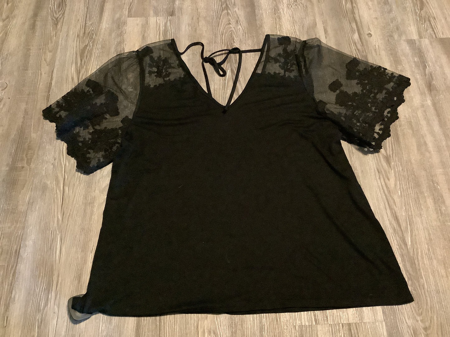 Top Short Sleeve By Clothes Mentor In Black, Size: 2x