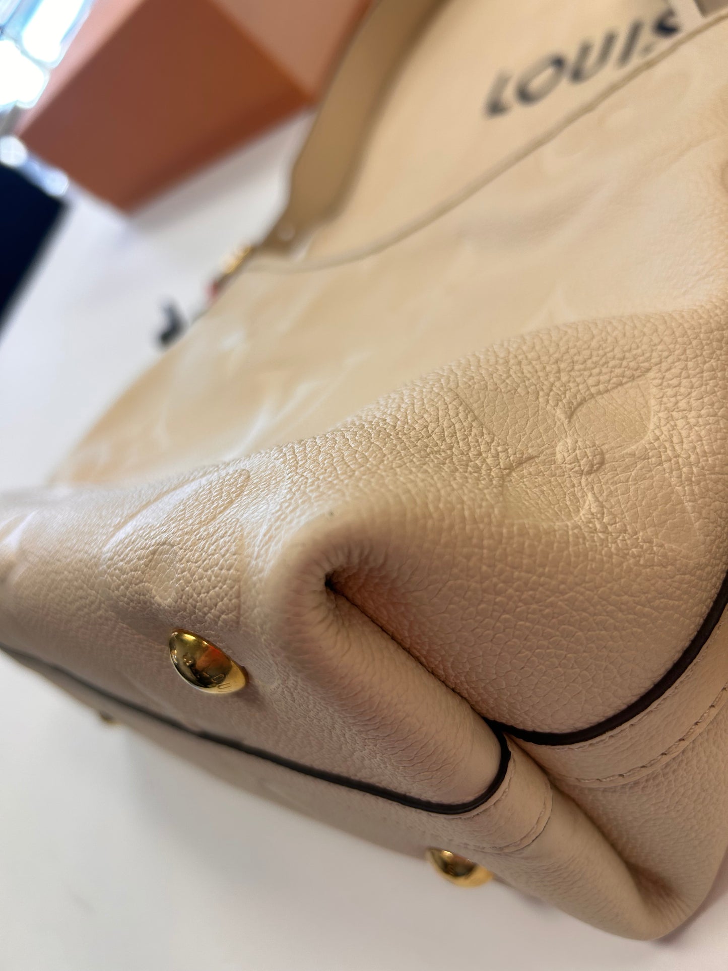 Handbag Luxury Designer By Louis Vuitton, Size: Medium