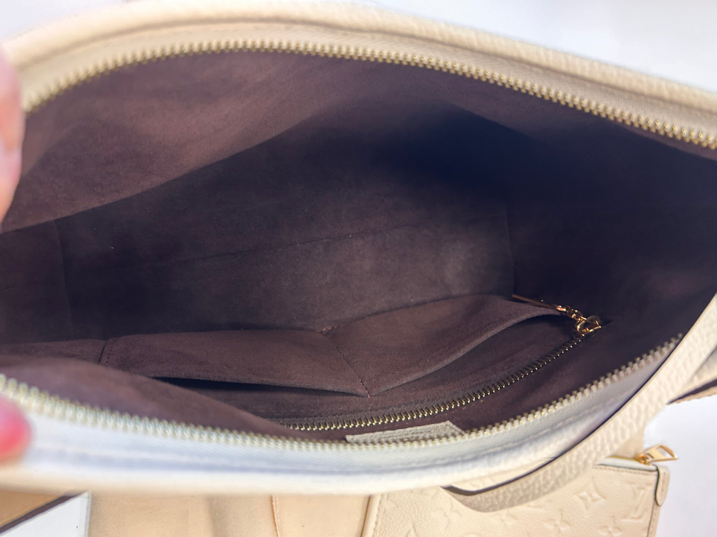Handbag Luxury Designer By Louis Vuitton, Size: Medium