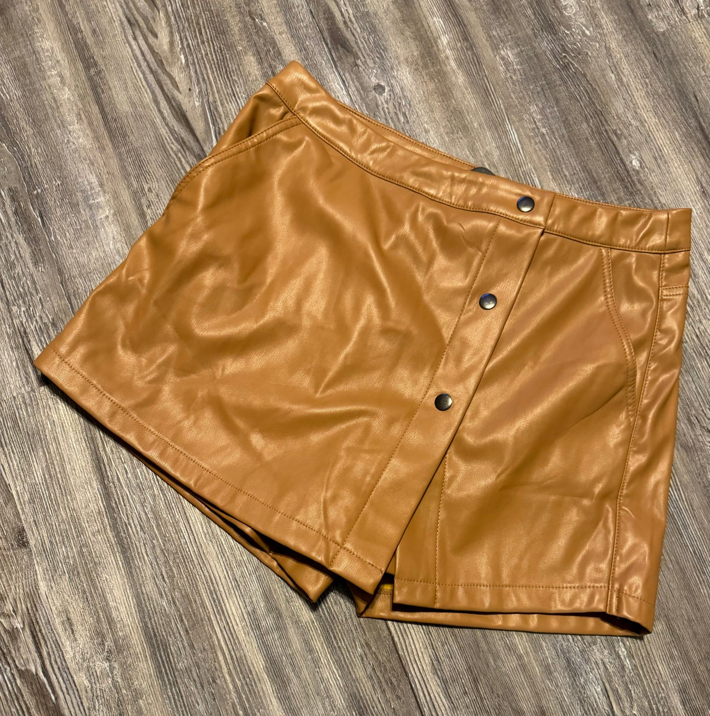 Shorts By Entro  Size: L