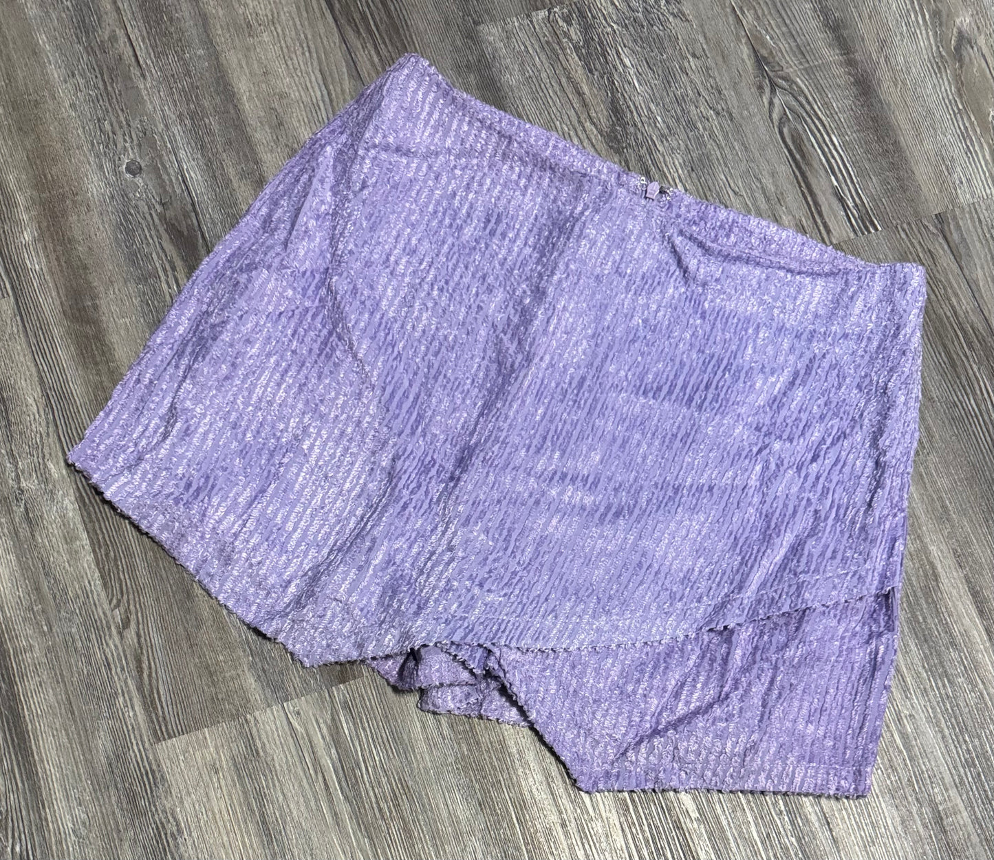 Skirt Mini & Short By Clothes Mentor  Size: L