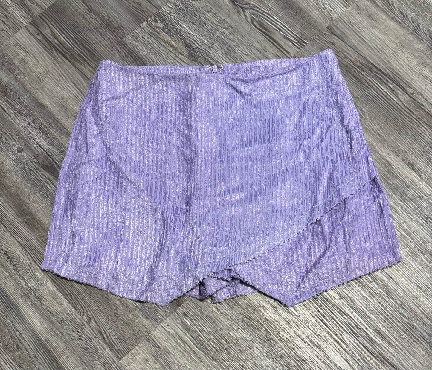 Skirt Mini & Short By Clothes Mentor  Size: L