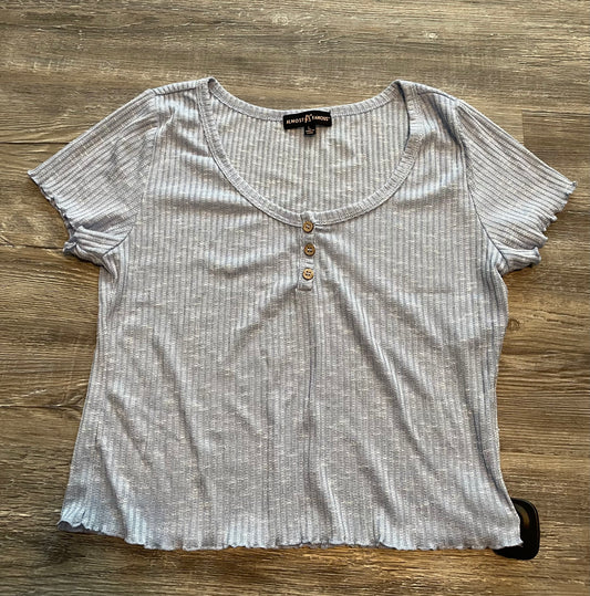 Top Short Sleeve By Almost Famous  Size: L